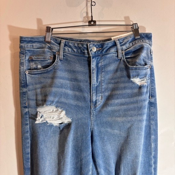 AMERICAN EAGLE Sz  16 Super High Rise Flare Distressed Light Wash Jeans NEW - Picture 3 of 10